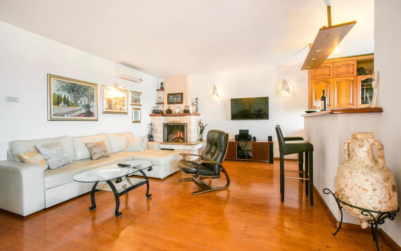 Golden View Luxury Apartment Maslinica Exterior photo