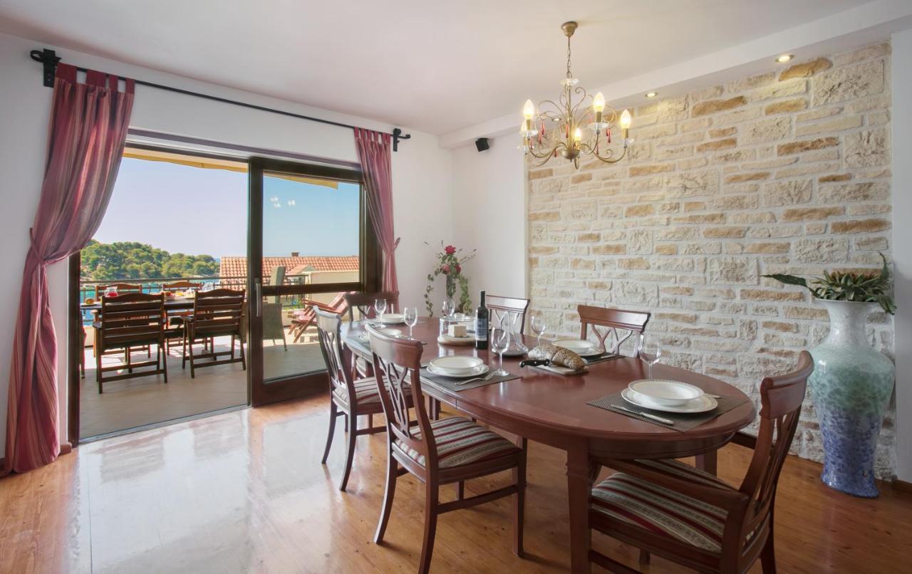 Golden View Luxury Apartment Maslinica Exterior photo